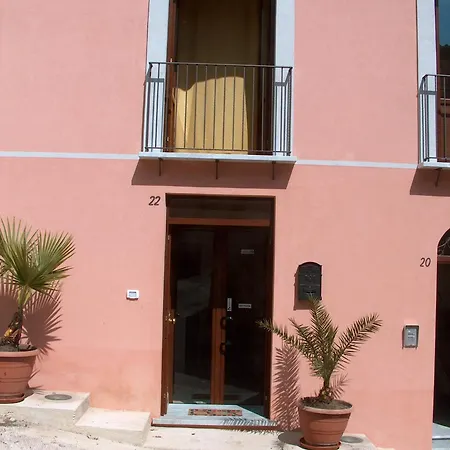 Casale Vacanze 度假居 *